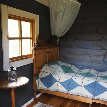 Rentukka - Saehkoettoemaet Yoepymismoekit - Off-grid Campingplads Saris