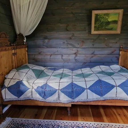 Rentukka - Saehkoettoemaet Yoepymismoekit - Off-grid Saris