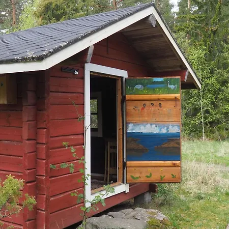 Rentukka - Saehkoettoemaet Yoepymismoekit - Off-grid * Saris