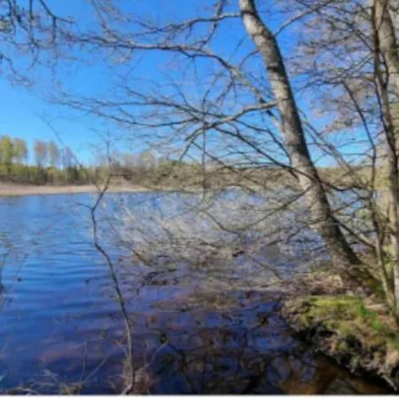 Kemping Rentukka - Saehkoettoemaet Yoepymismoekit - Off-grid Saris