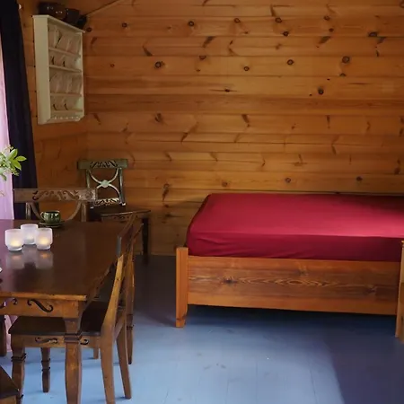 Rentukka - Saehkoettoemaet Yoepymismoekit - Off-grid Saris