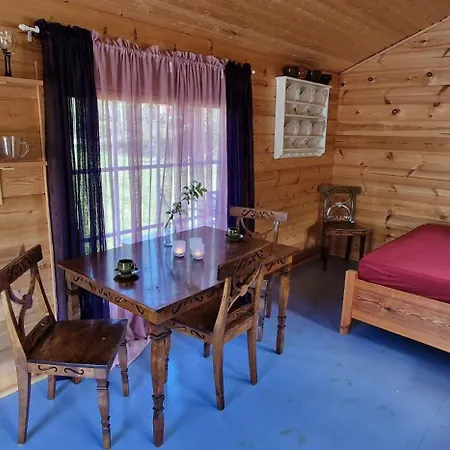 Rentukka - Saehkoettoemaet Yoepymismoekit - Off-grid * Saris