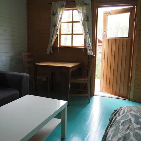 Rentukka - Saehkoettoemaet Yoepymismoekit - Off-grid Campingplads