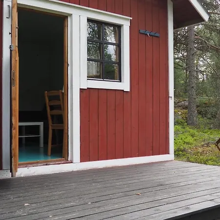 Rentukka - Saehkoettoemaet Yoepymismoekit - Off-grid Kemping Saris