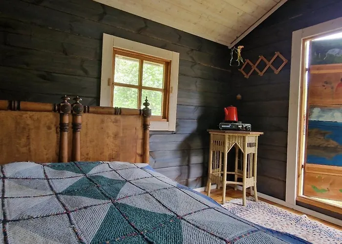 Rentukka - Saehkoettoemaet Yoepymismoekit - Off-grid Saris