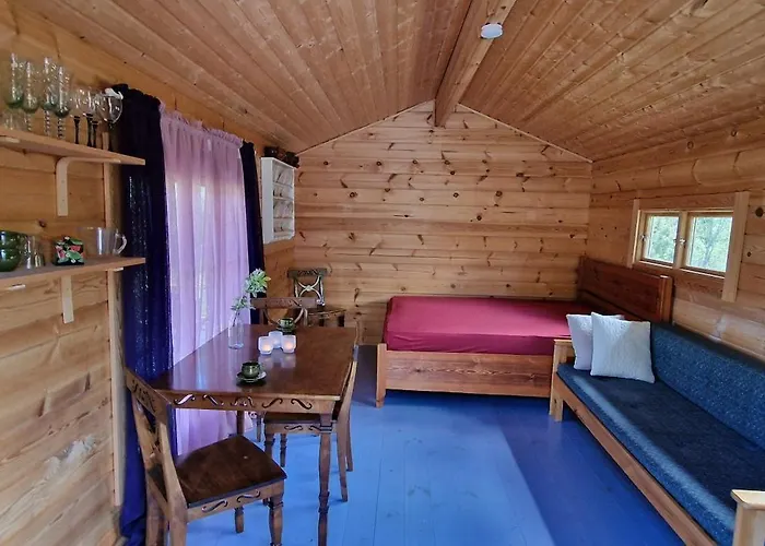 Rentukka - Saehkoettoemaet Yoepymismoekit - Off-grid * Saris